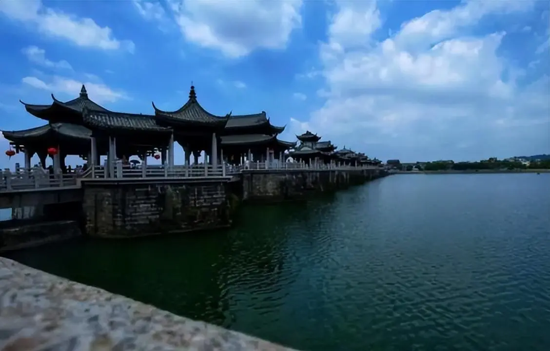 中国人口第一村，全村仅有一个姓氏，人口相当于一个县，就在广东
