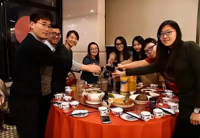 同学聚会“奇怪现象”,4类同学逢叫必到,3类同学怎么请都不来