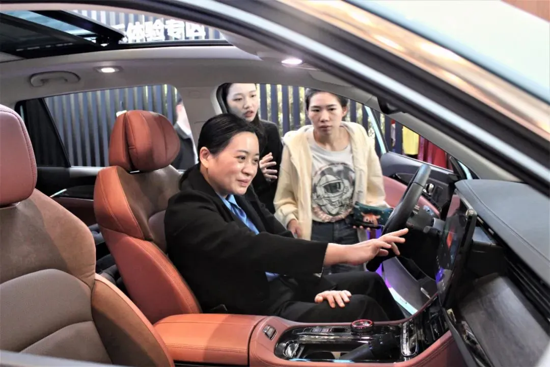 广安职业技术学院党委书记王冬霞到深圳访企拓岗