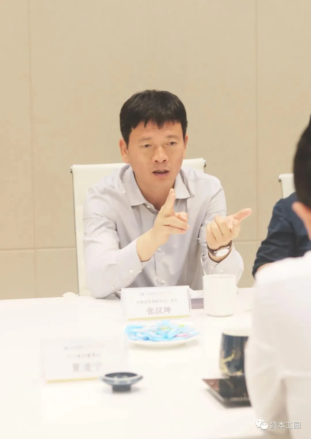 亿方集团董事长夏道宁会见景德镇市浮梁县县长张汉坤一行