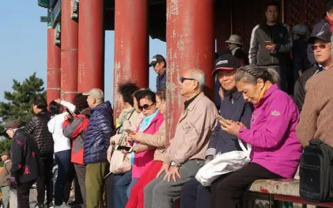 给大家讲一个恐怖的故事！2023年，2833万人将退休，1158万名大学毕业生走入社会