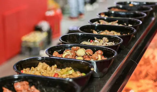 万亿蓝海!预制菜争着抢着进入校园,是谁在打学生的主意?