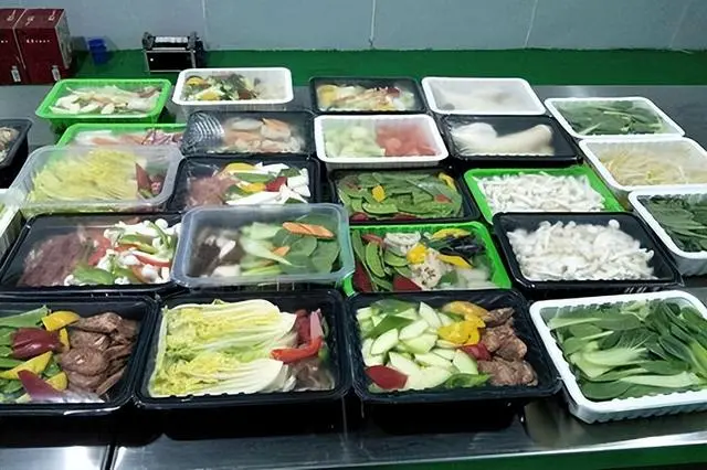 万亿蓝海!预制菜争着抢着进入校园,是谁在打学生的主意?