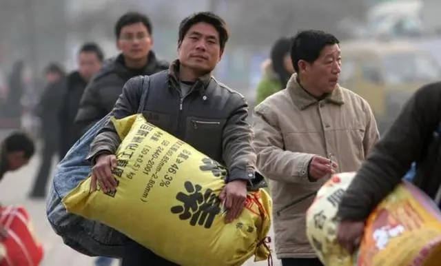 4个难题将让明年比今年更难熬,专家建议:老百姓早做准备