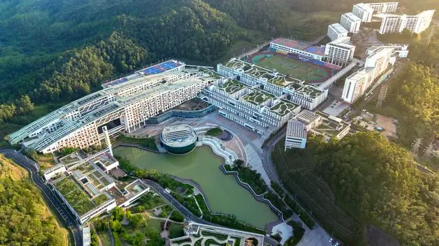 深圳技師學(xué)院為技能型社會(huì)建設(shè)貢獻(xiàn)學(xué)術(shù)智慧，為職業(yè)教育改革創(chuàng)新貢獻(xiàn)“深技師方案”