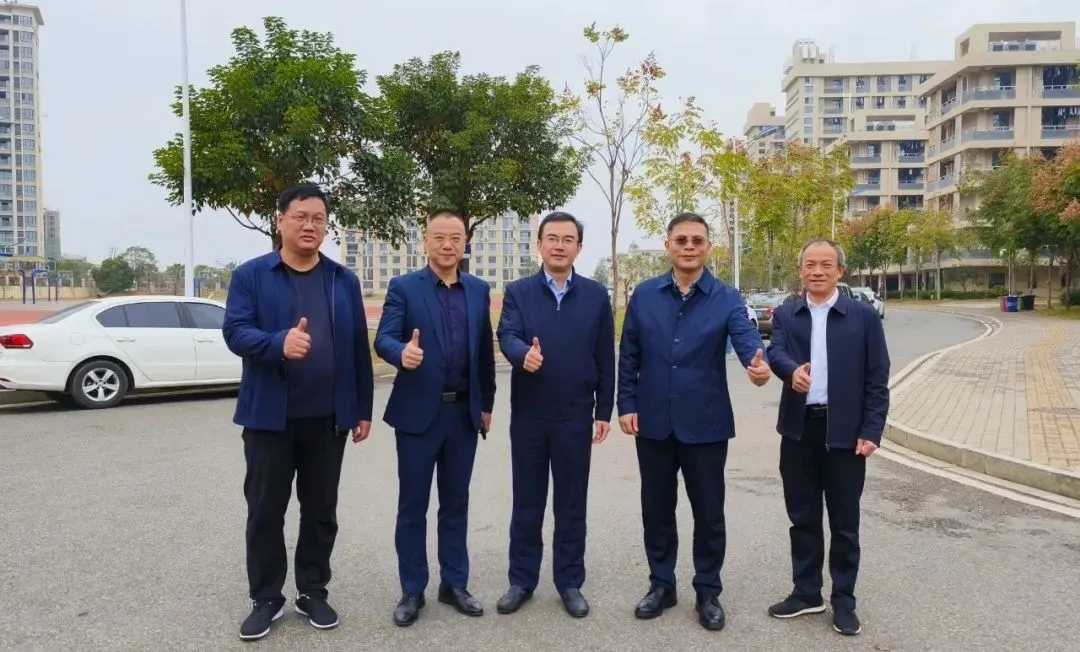 陈标新执行会长走访赣州职业技术学院