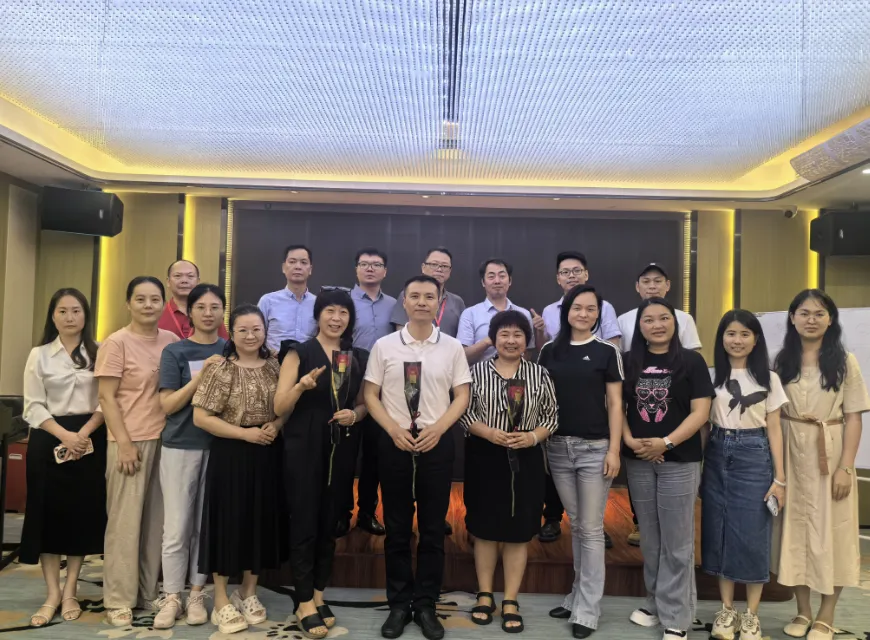 引领专业群建设新方向：国家“万人计划”名师章安平莅临国培班