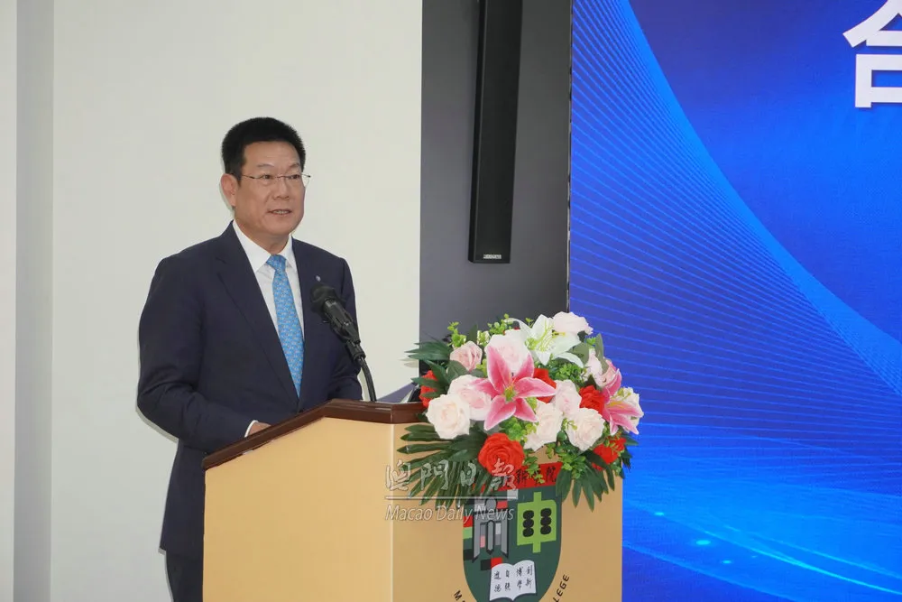 中西创新学院与酒旅商会签合作备忘录