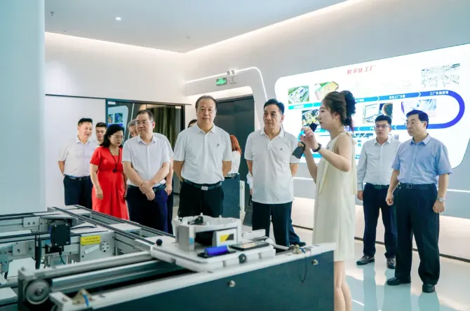 资源共享 合作共赢 | 华商科教集团到南博集团考察交流
