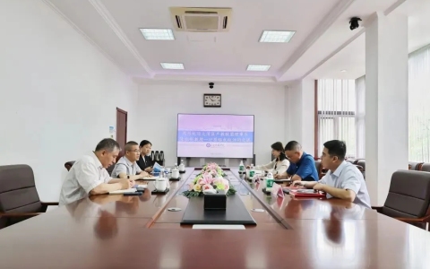 陈标新理事长走访大连科技学院