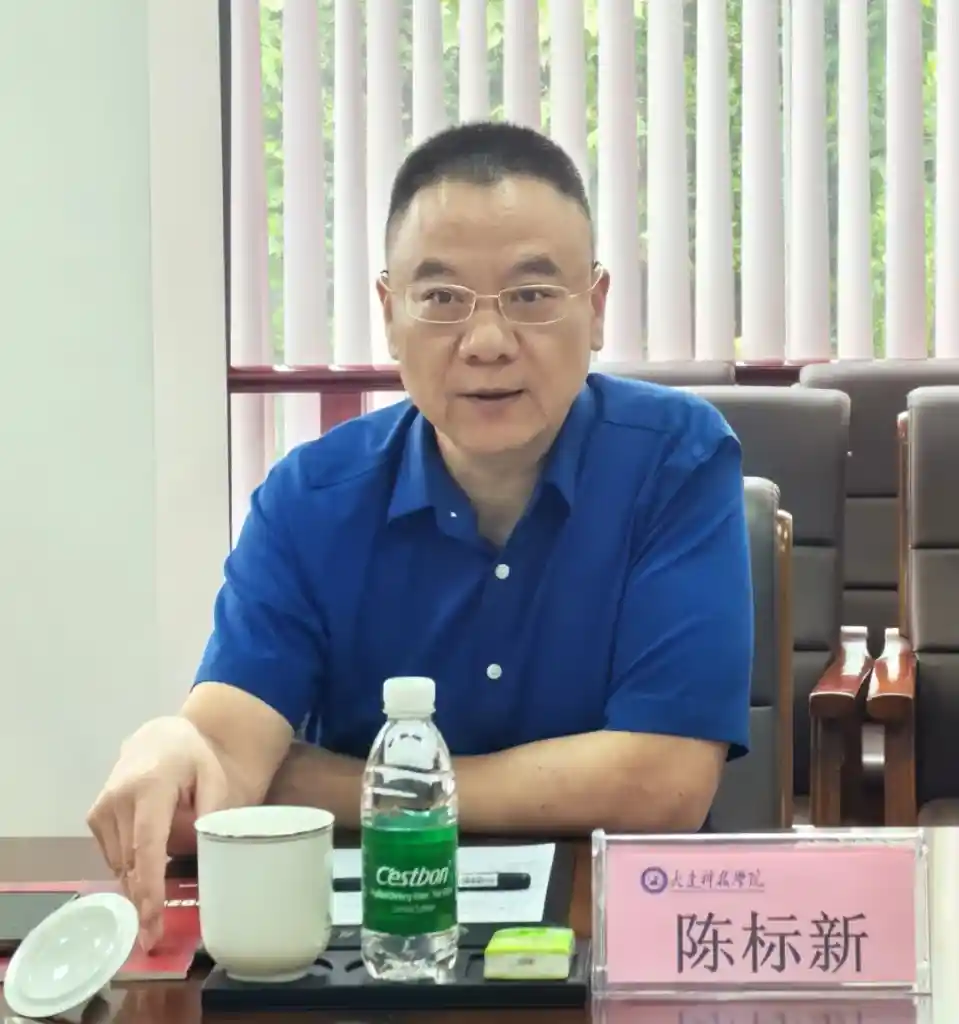 陈标新理事长走访大连科技学院