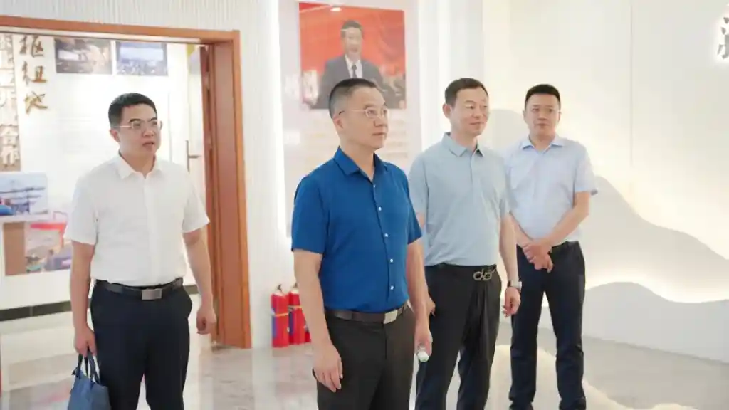 陈标新理事长走访大连财经学院