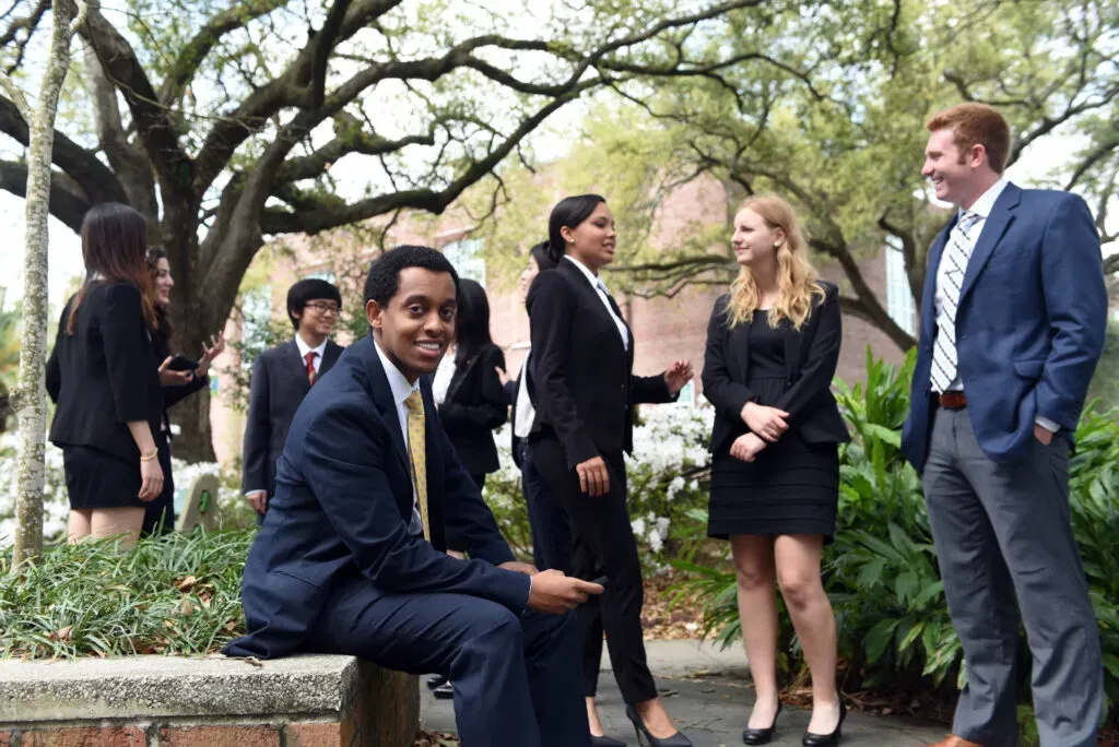 砸32.8W讀個中外合作辦學金融碩士，三年工資漲到100W+，這買賣你做不做？