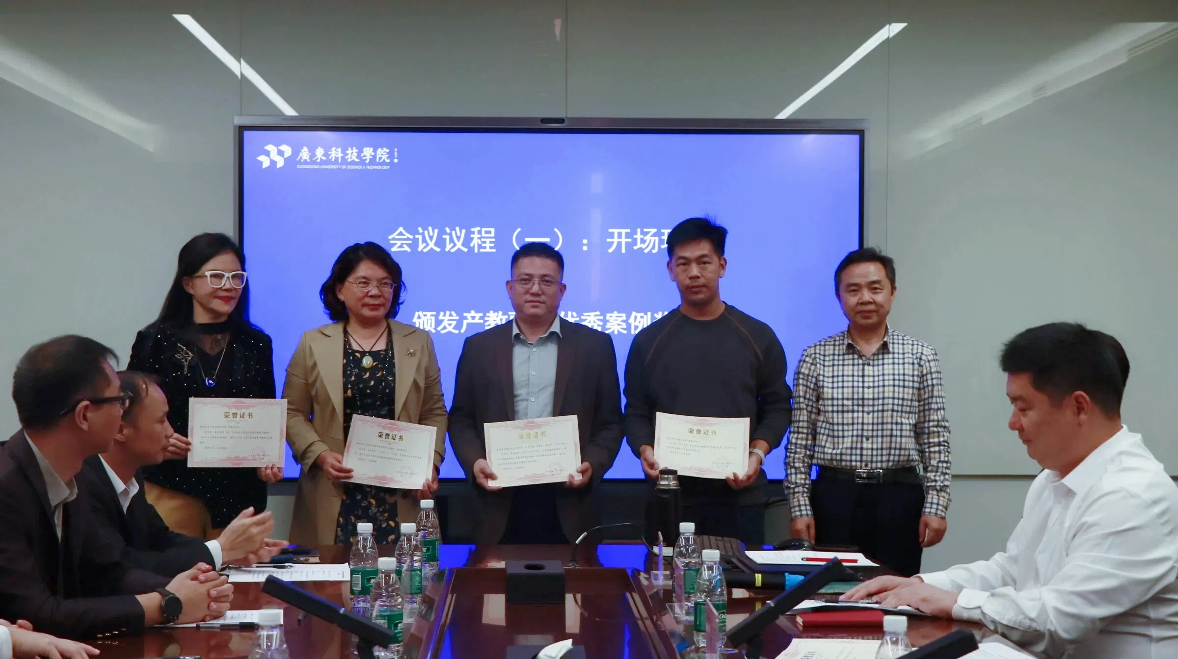 1765270924-12a1e67e54636a4d1b29a01edb3539ab