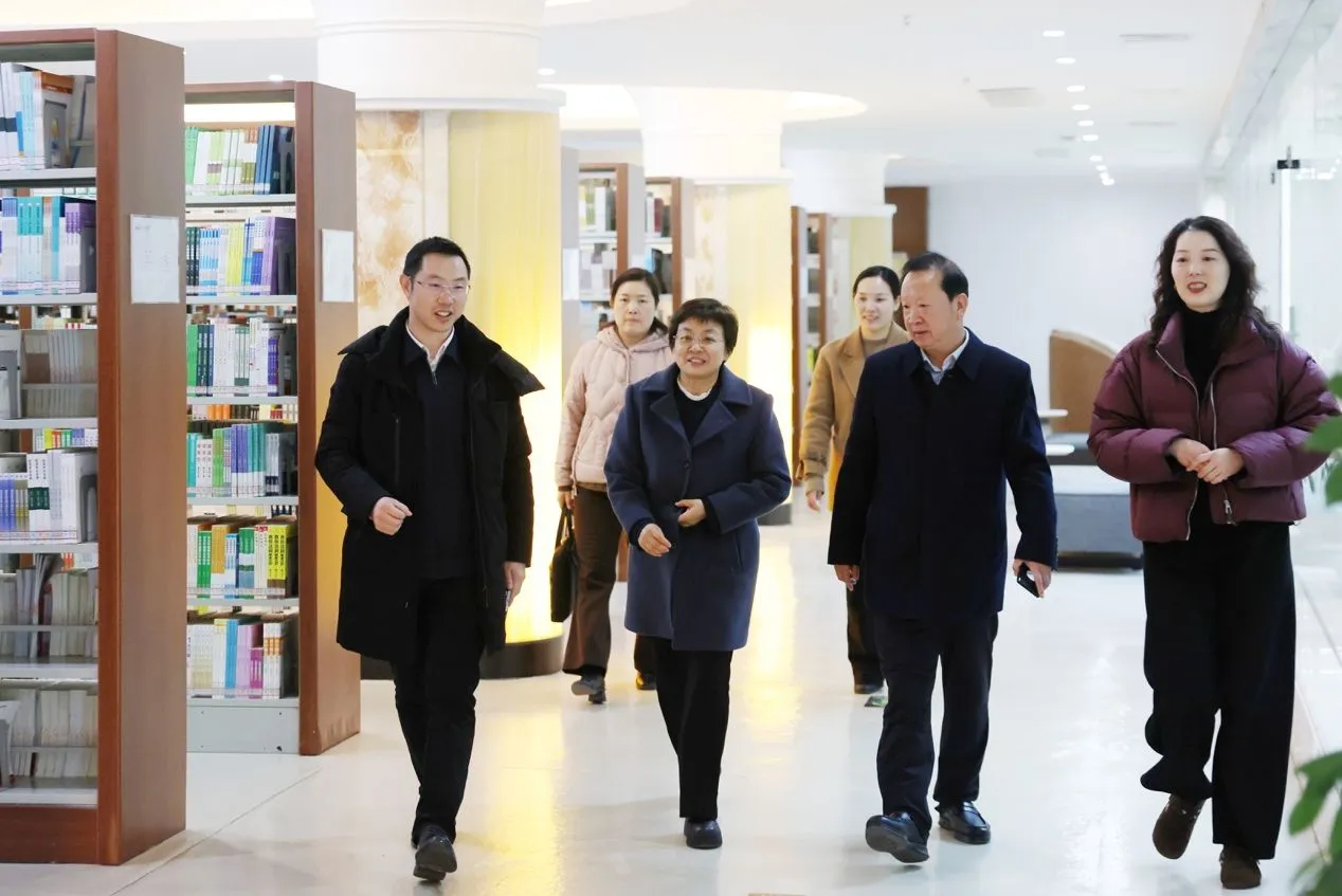 郑州市副市长李凤芝到郑州城市职业学院作思政报告