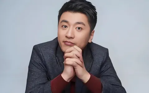 他把光，递给了黑夜里的人————悼念张雪峰