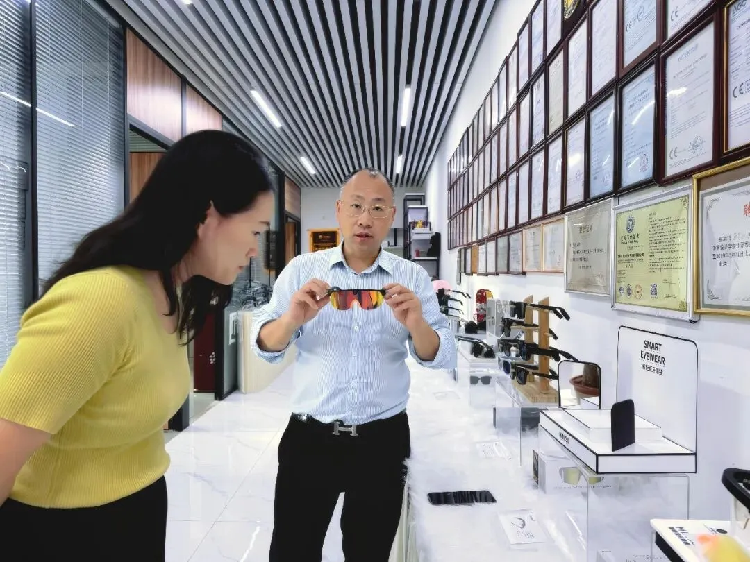 產(chǎn)教聯(lián)動·賦能出海丨共同體走訪斯樂克，共探跨境電商人才培養(yǎng)新路徑