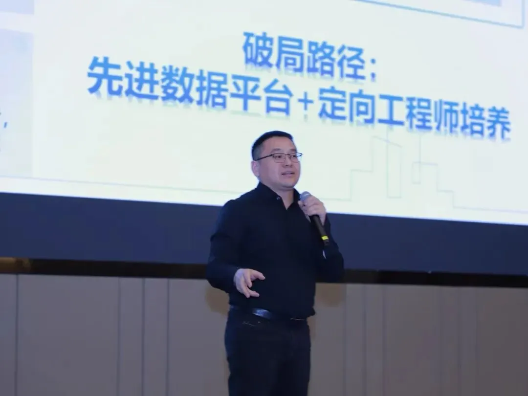 FDE：正在治愈中小企業(yè)AI轉(zhuǎn)型焦慮
