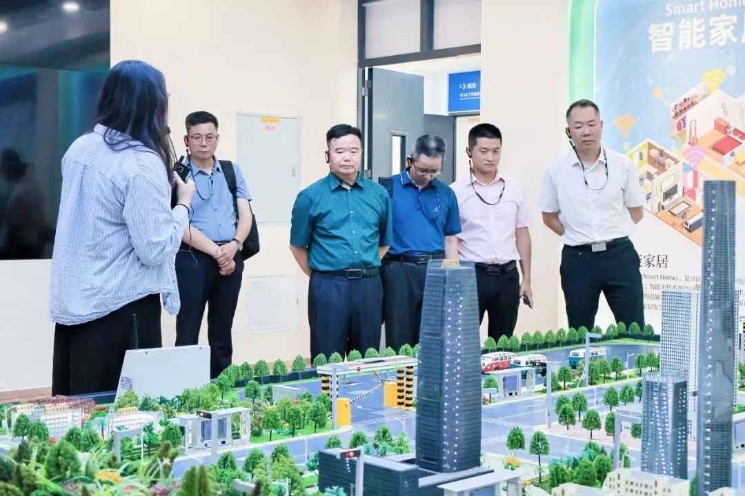 揭阳职业技术学院到访博思云公司并签署战略合作协议