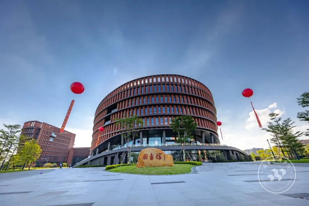 广东科技学院的4+0 中外合作办学 vs 国内 2+2 联合培养，两条升学赛道深度对比