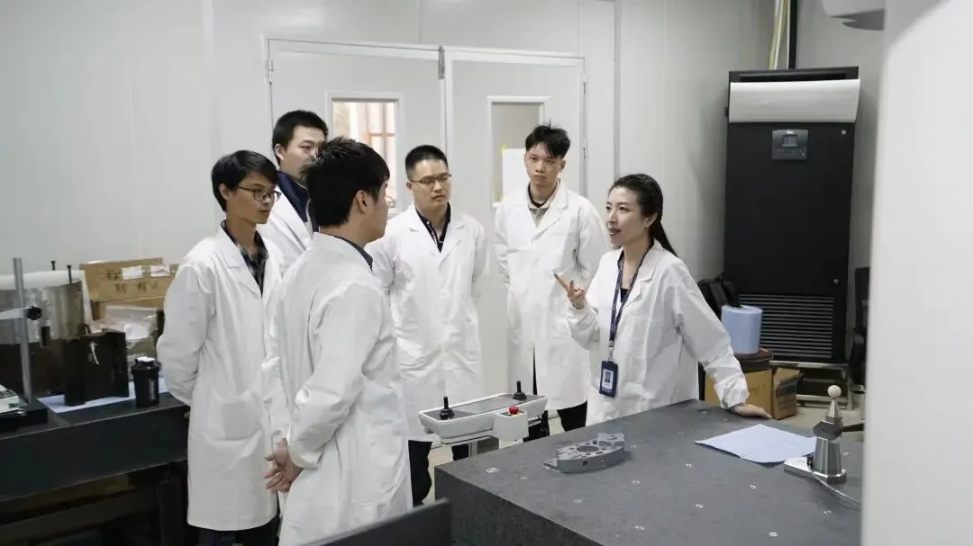 放弃英国顶尖实验室，她在东莞建起一座 “制造业医院”，打通国之重器与工厂的鸿沟